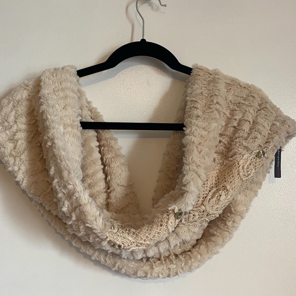 Cozy Cream Cowl - Picture 1 of 2